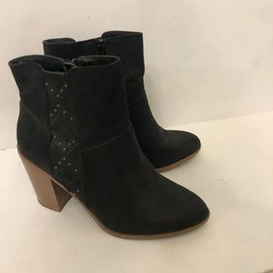 FERGALICIOUS Womens Black ElasticBlock Heel Booties 8